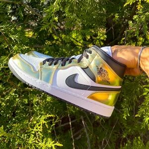 AIR JORDAN 1 MID ‘METALLIC GOLD’. BRAND NEW, UNWORN. SZ 8 M. SAME DAY SHIP.